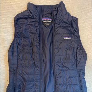 Patagonia thin puffer vest, Small, navy blue